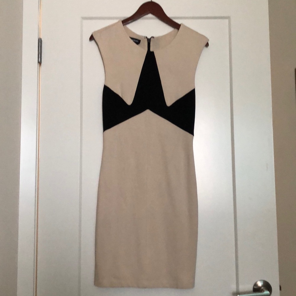 Bebe sleeveless dress nude/black